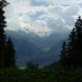 Blick zu den schneebedeckten Nachbargipfeln