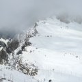Panoramabild: Rechts der Gletscher, auf dem 365 Tage im Jahr Skifahren möglich ist.