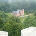 Blick hinunter auf das Gartenhaus
