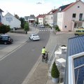 Blick von unserem Hotel "Hames" in Pel auf die Straße. Hier werden wir die erste und die letzte Nacht unseres Urlaubes verbringen.