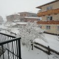 Der Tag beginnt mit Schneefall.
