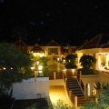 Unser Hotel bei Nacht