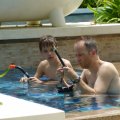 Wir üben im Pool schnorcheln.