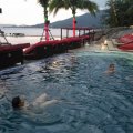 Nachtbaden im Pool