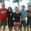 Gruppenfoto mit Cristina von den Philipinien, unsere liebe Ansprechpartnerin im Hotel.