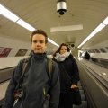 Es ist kalt und nieselig - da fahren wir lieber mit der warmen Metro in die Stadt.