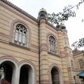 Anstehen an der "Großen Synagoge"
