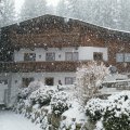 Unser Ferienhaus. Wir wohnen unten, Familie Wimmer unter dem Dach.
