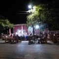 Wochenende - da wird die Hauptstraße gesperrt und zur Salsa-Party-Meile