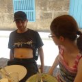 Der typische kubanische Mann rollt sein T-Shirt über den Bauch. nach 3 Wochen können wir das auch lol