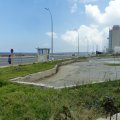 Links der Malecon, das Wärterhäuschen ist nicht mehr besetzt.