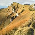 Rechts der Kirchstein, dahinter die Benediktenwand, rechts der Latschenkopf